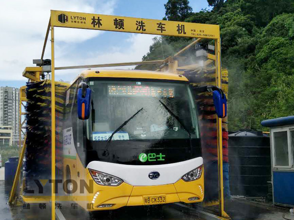 “讓出行更美好”東部公交EBUS選擇林頓大型通道式全自動(dòng)大巴洗車(chē)機